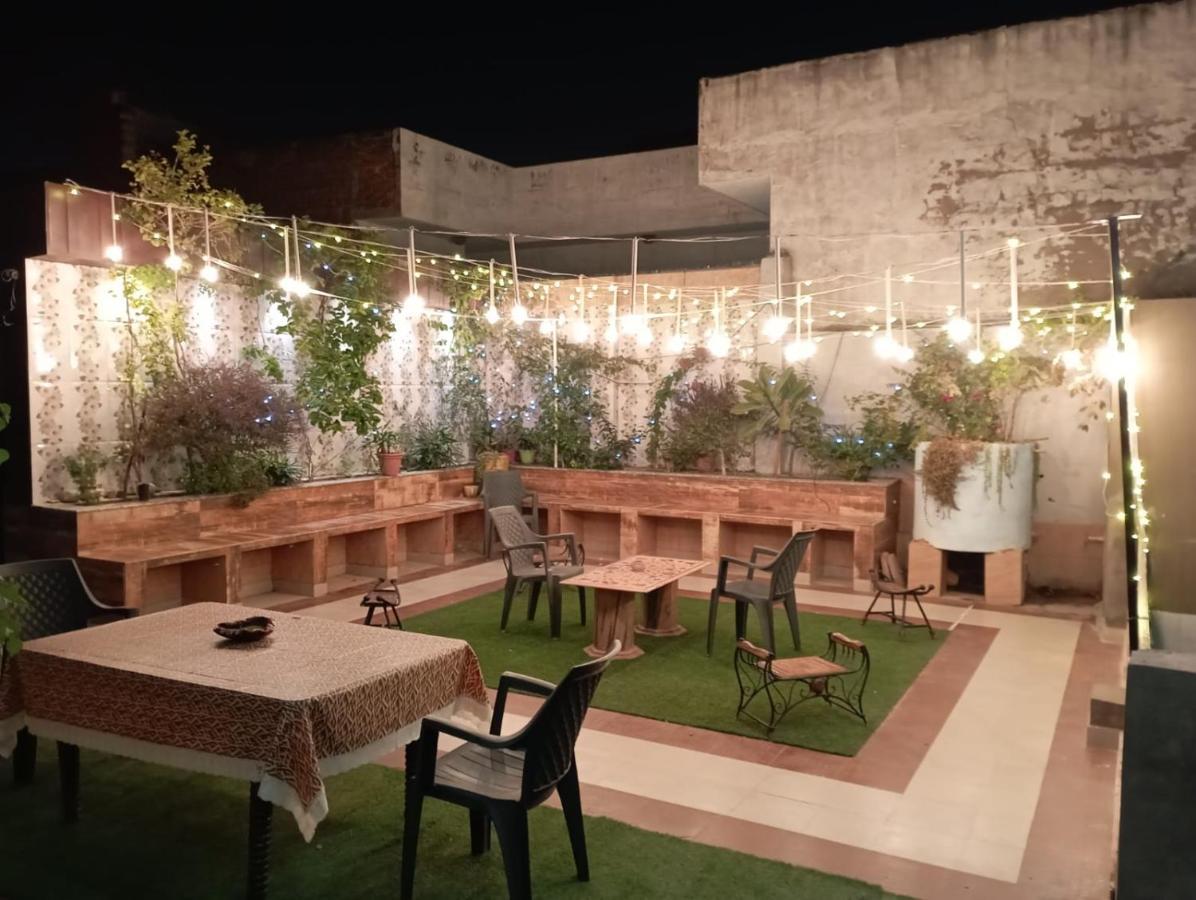 The Hideout - Near Taj Homestay