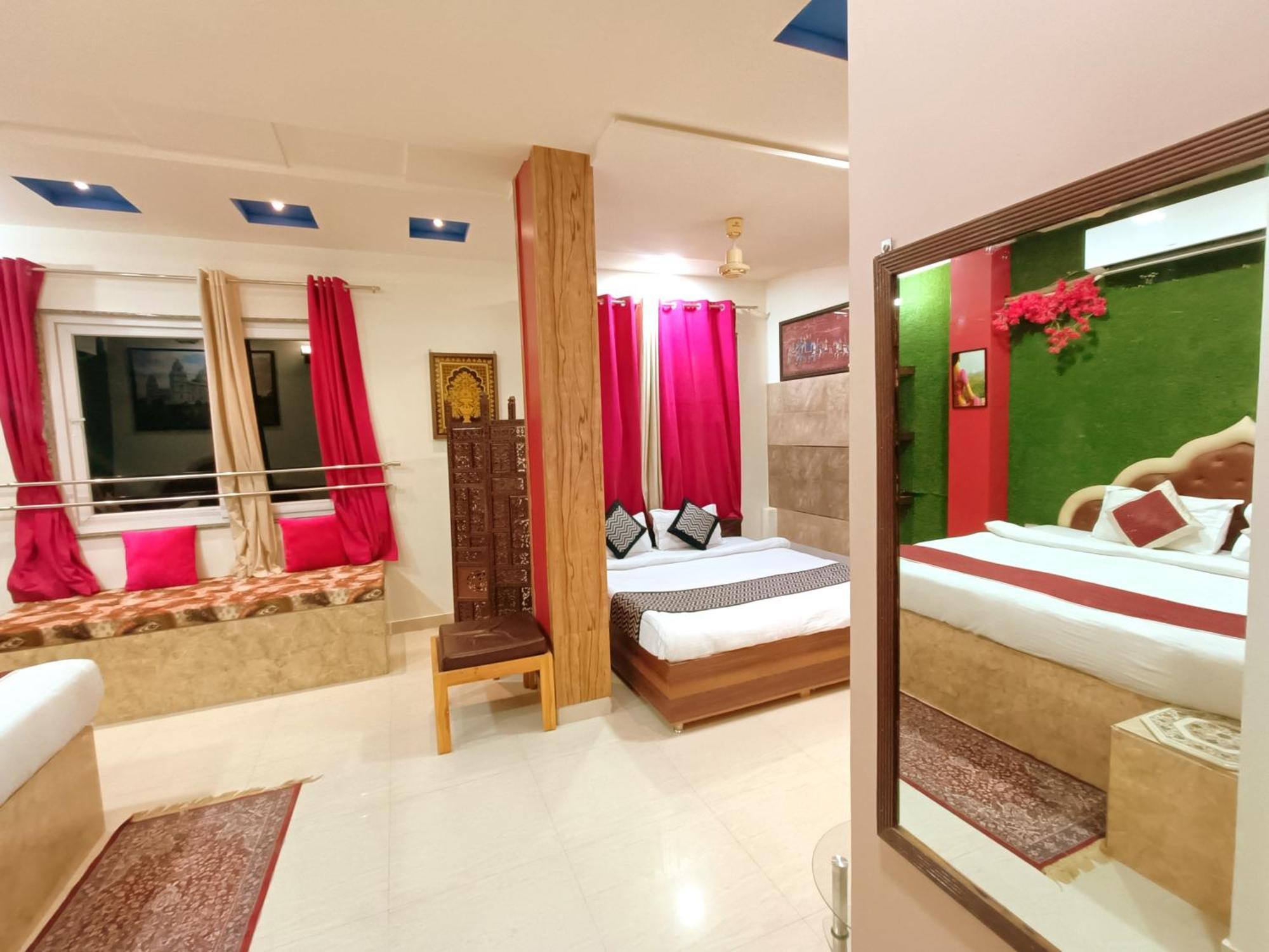 The Hideout - Near Taj