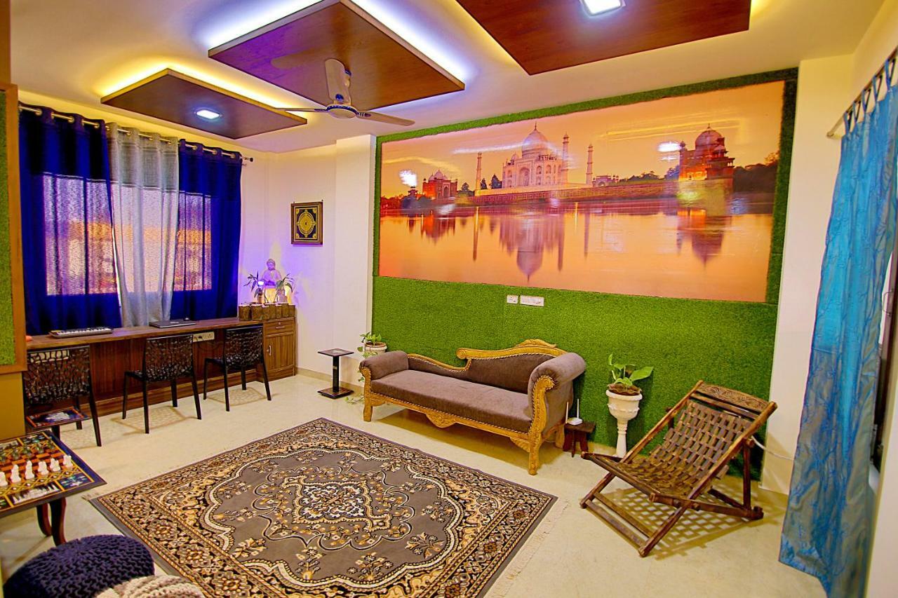The Hideout - Near Taj Homestay