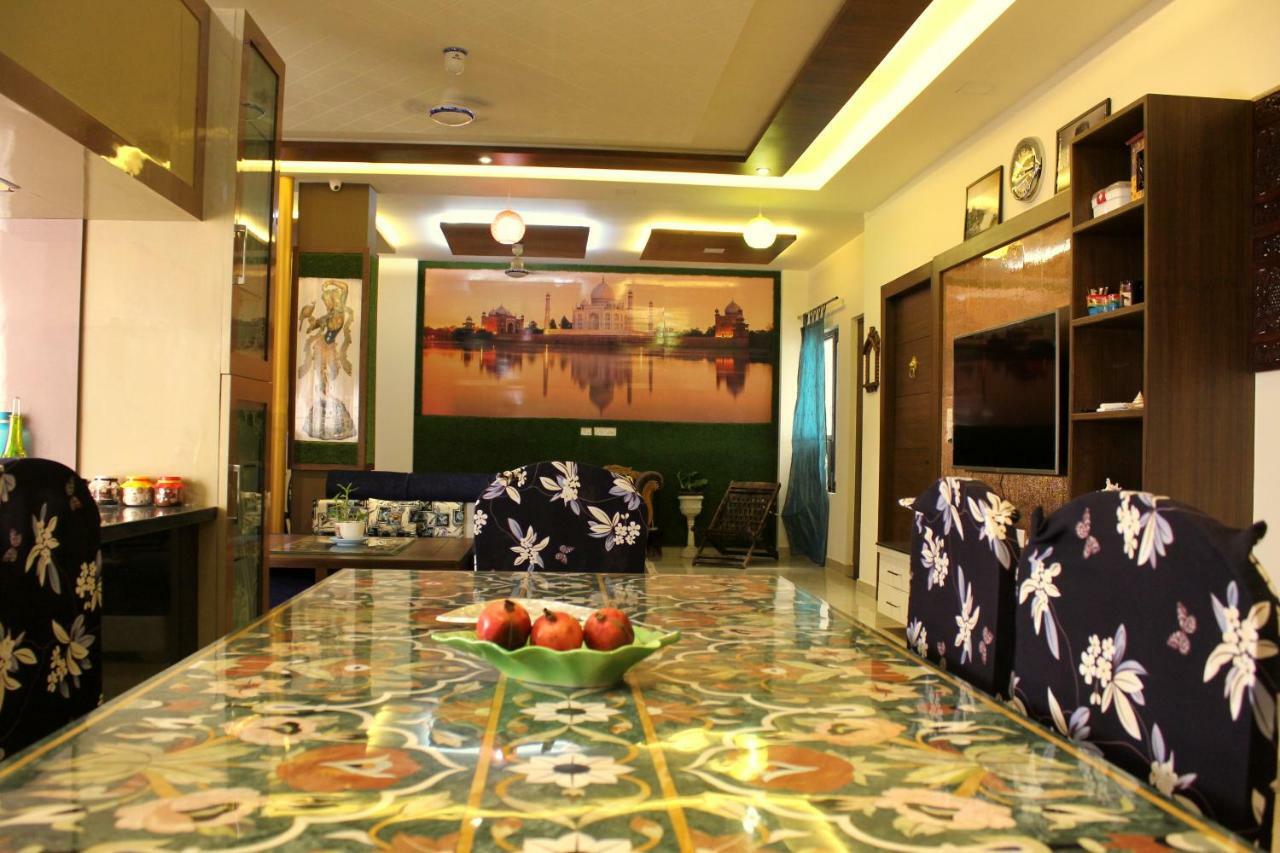 The Hideout - Near Taj