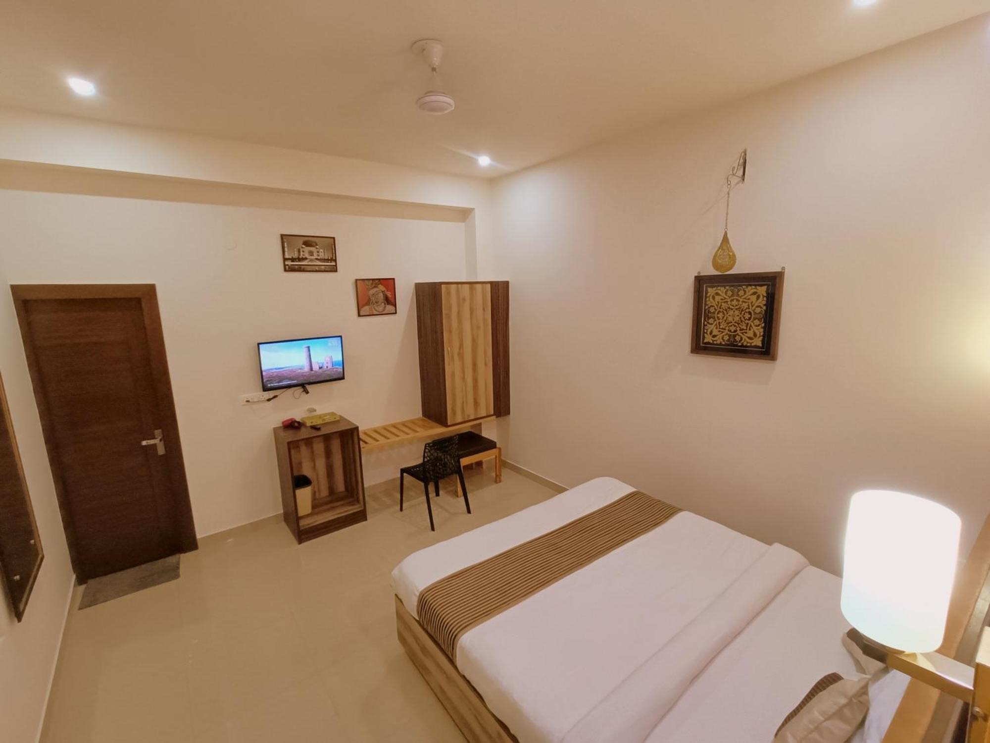 The Hideout Agra - Near Taj Homestay *
